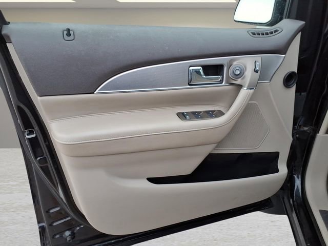 Used 2015 Lincoln MKX AWD w/ Equipment Group 101A image 16