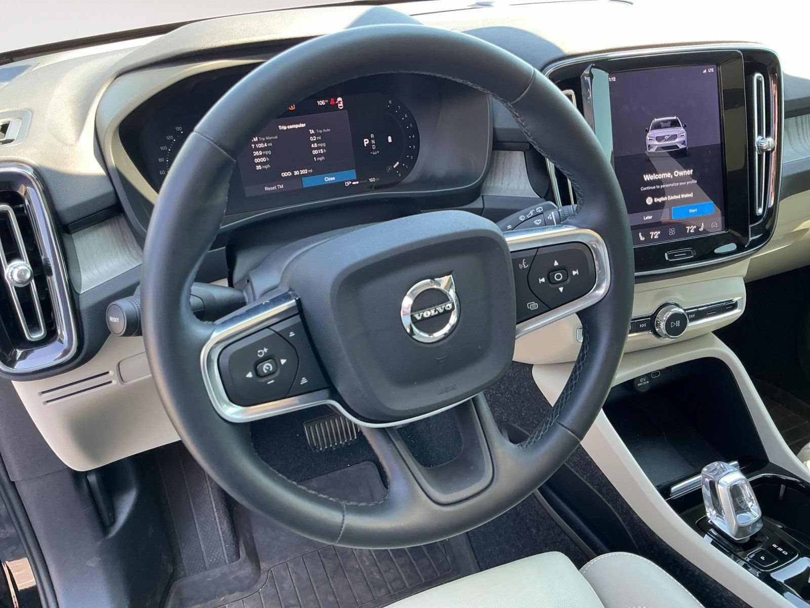 Used 2025 Volvo XC40 B5 Plus w/ Protection Package Premier AWD/4WD image 12