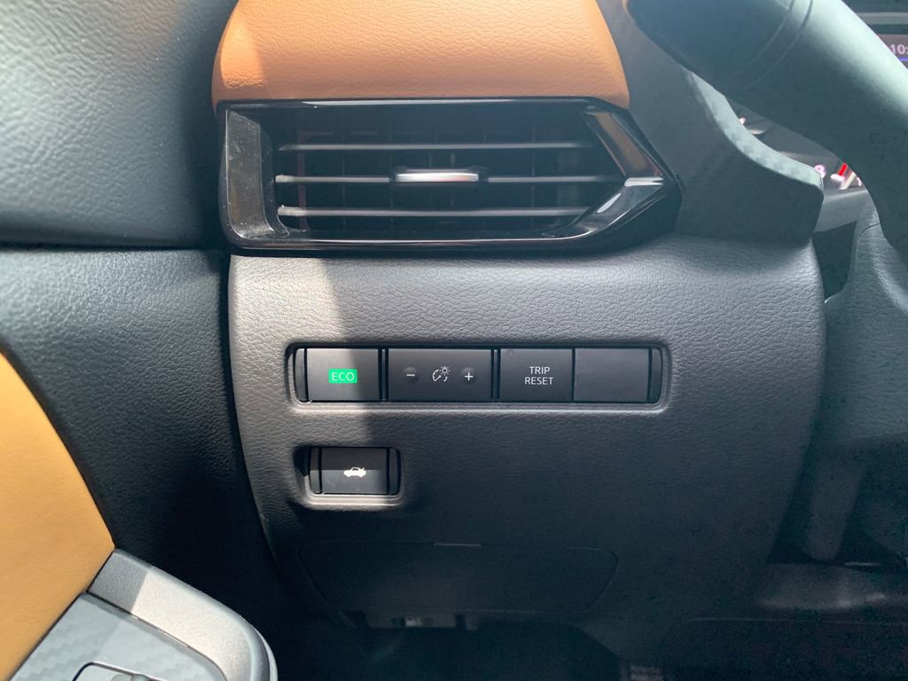 Used 2024 Nissan Sentra SV w/ SV Premium Package FWD image 22