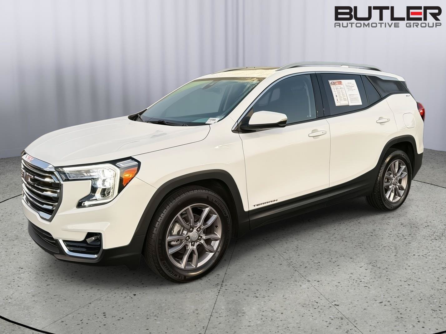 Used 2023 GMC Terrain SLT FWD image 1
