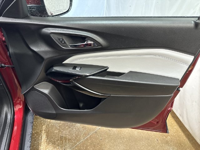 Used 2025 Chevrolet Trax LT FWD image 25