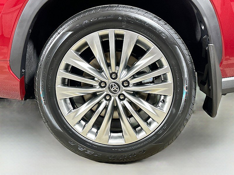 New 2026 Toyota Highlander Platinum image 25