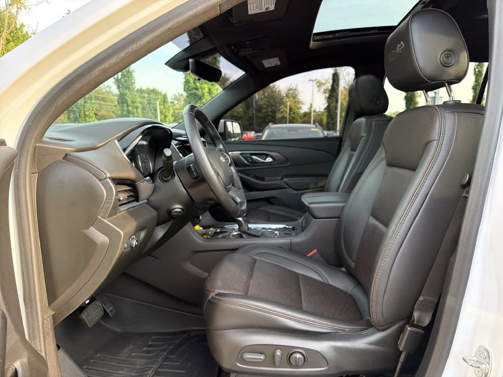 Used 2022 Chevrolet Traverse High Country FWD image 11