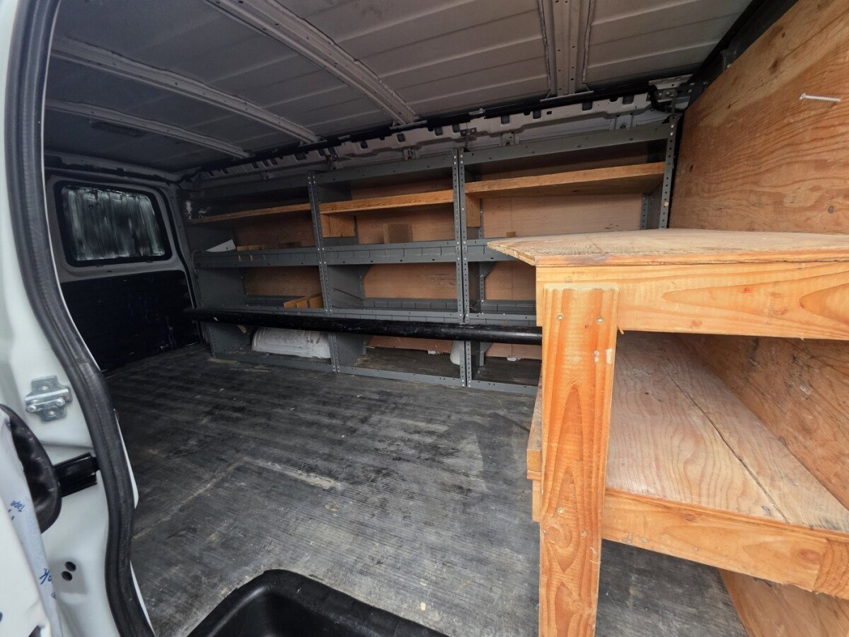 Used 2014 Chevrolet Express 2500 Extended RWD image 8