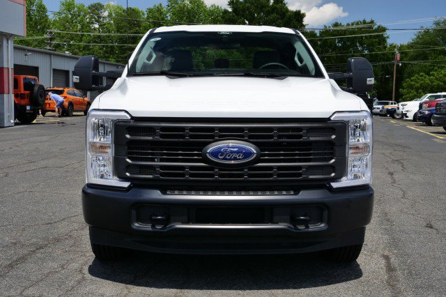 Used 2025 Ford F250 XL RWD image 2