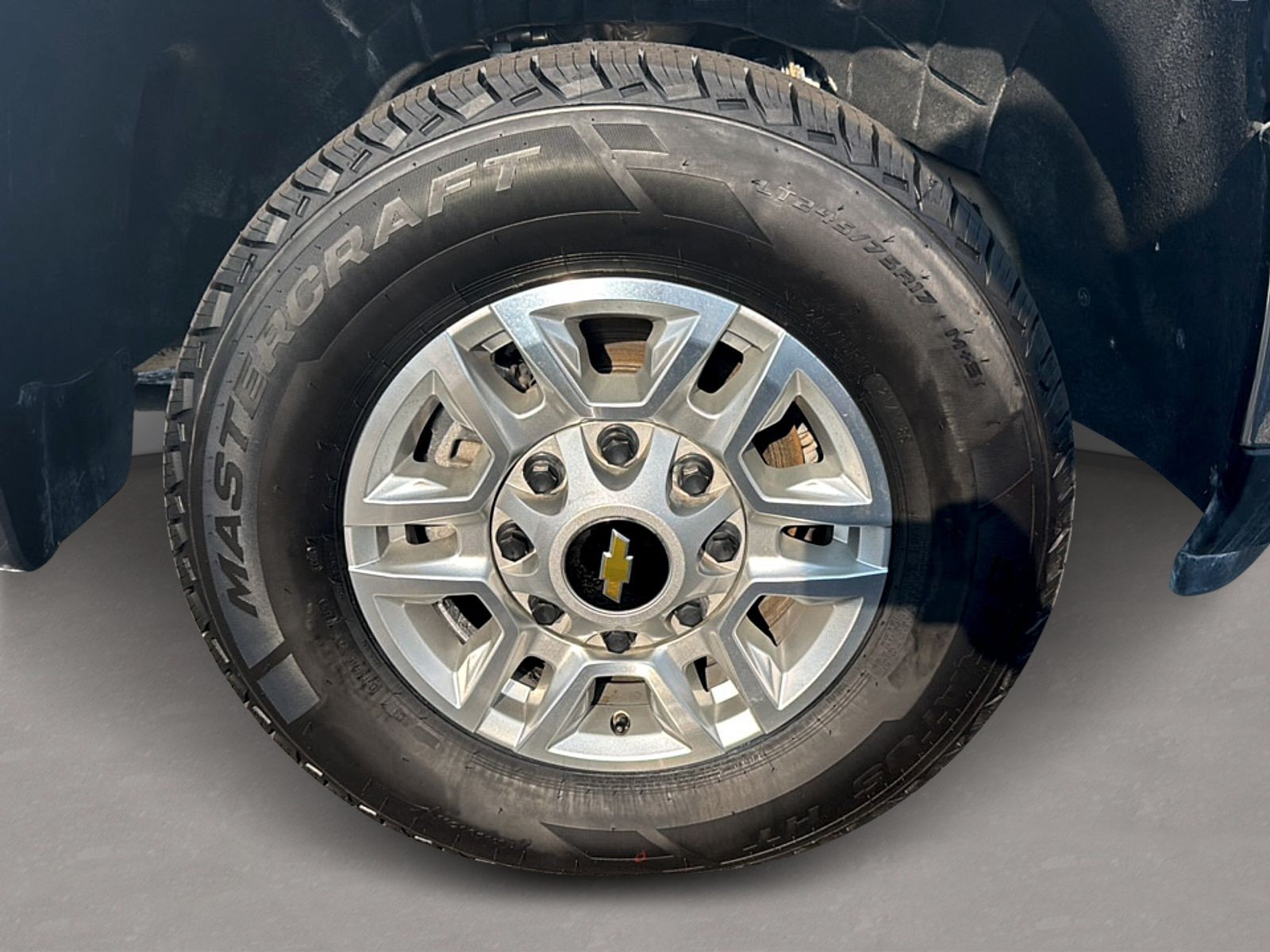 Used 2025 Chevrolet Silverado 2500 LT w/ Convenience Package AWD/4WD image 3