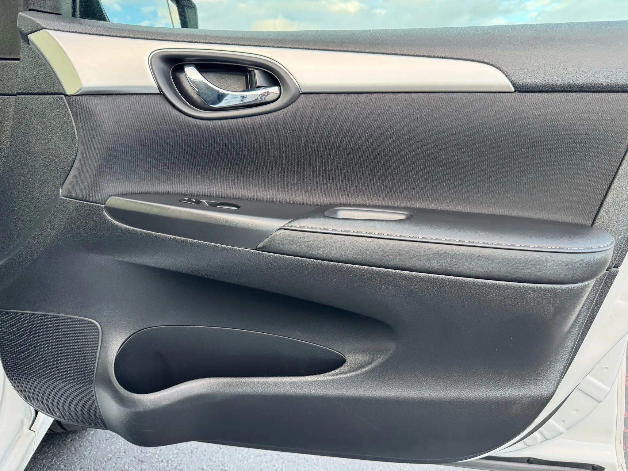 Used 2019 Nissan Sentra S image 41