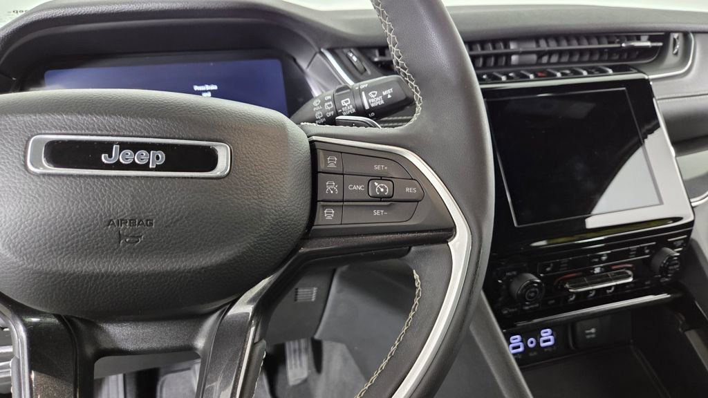 Used 2023 Jeep Grand Cherokee Altitude image 18