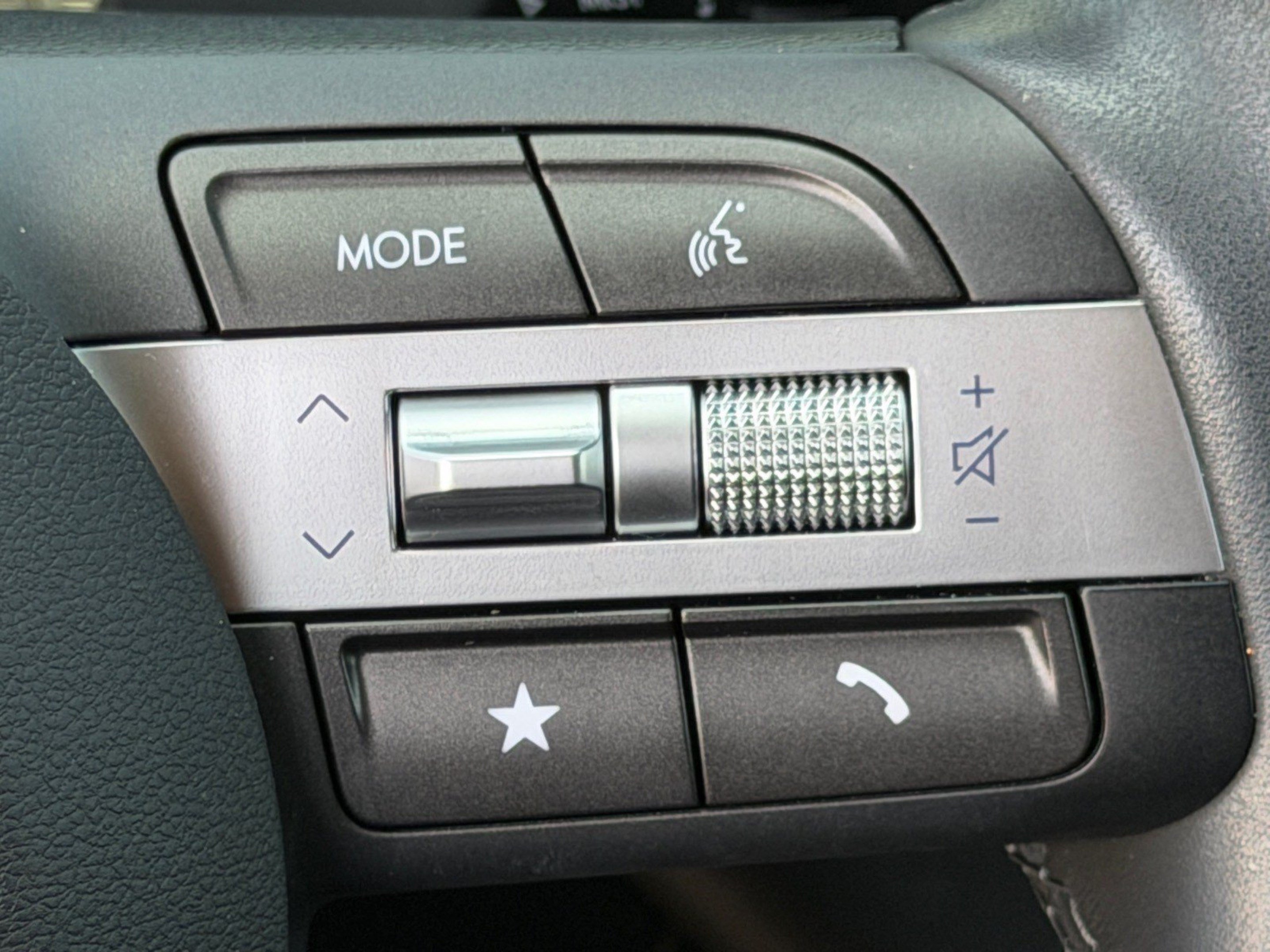 Used 2025 Hyundai Kona SEL FWD image 28