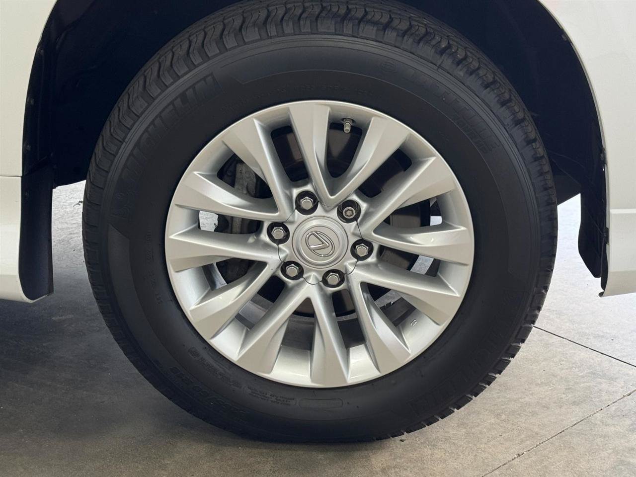 Used 2019 Lexus GX 460 Premium AWD/4WD image 34