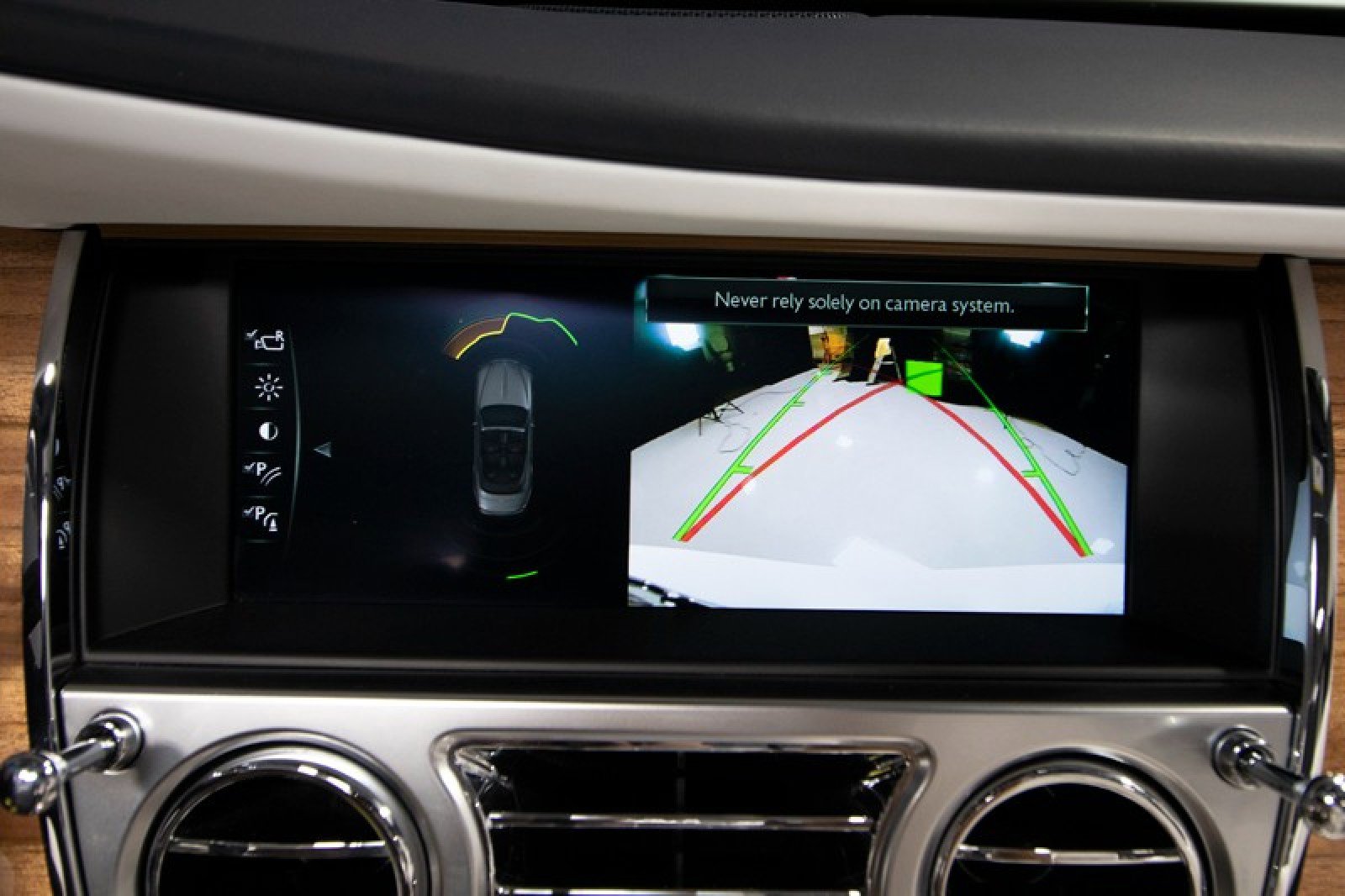Used 2020 Rolls-Royce Dawn RWD image 31