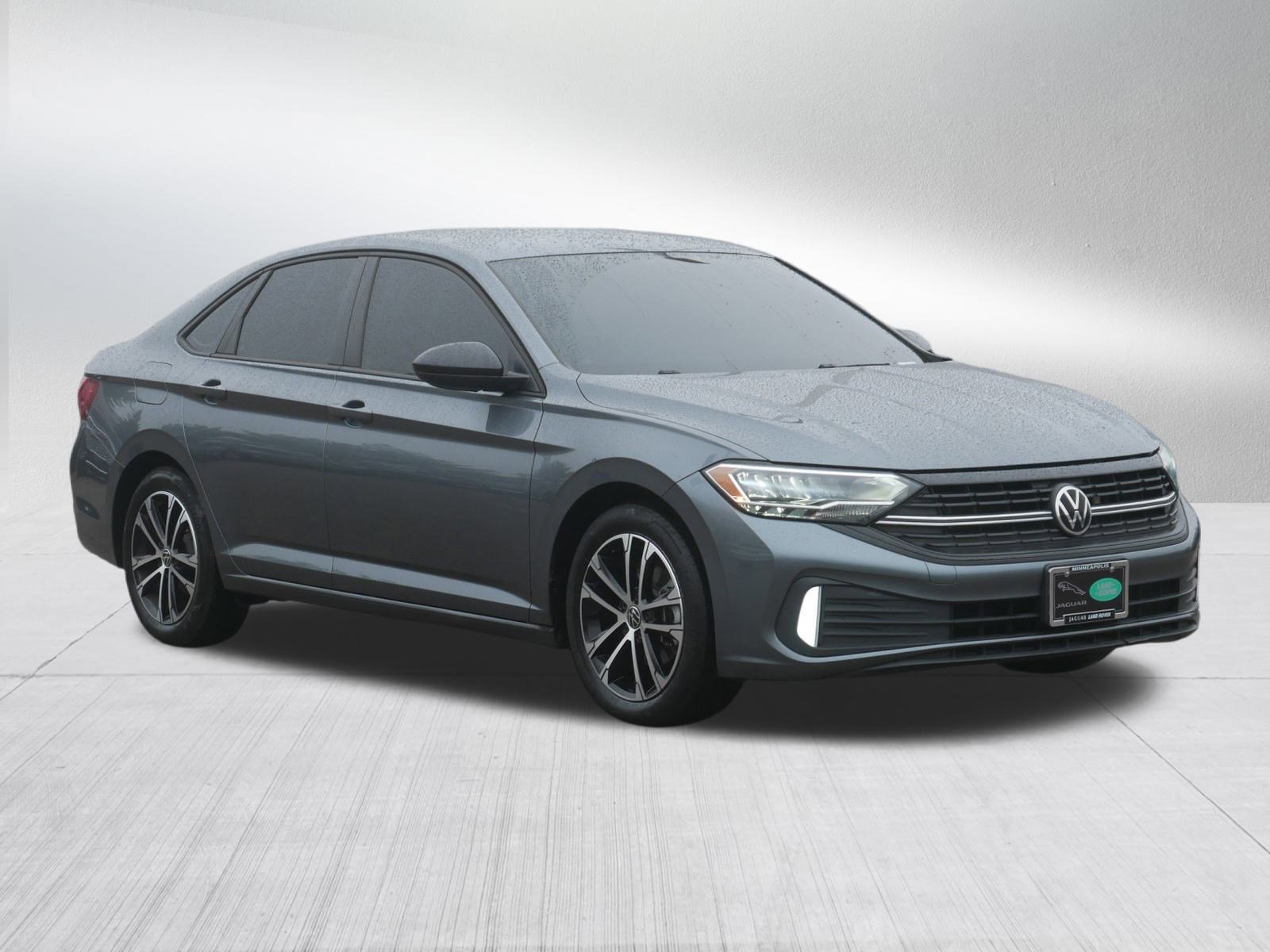 Used 2022 Volkswagen Jetta Sport image 3