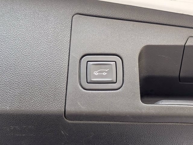 Used 2018 Cadillac XT5 Luxury w/ Driver Awareness Package FWD image 13