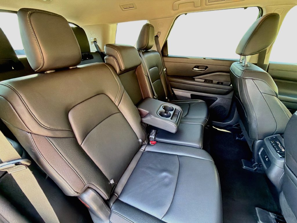 Used 2025 Nissan Pathfinder SL AWD/4WD image 30
