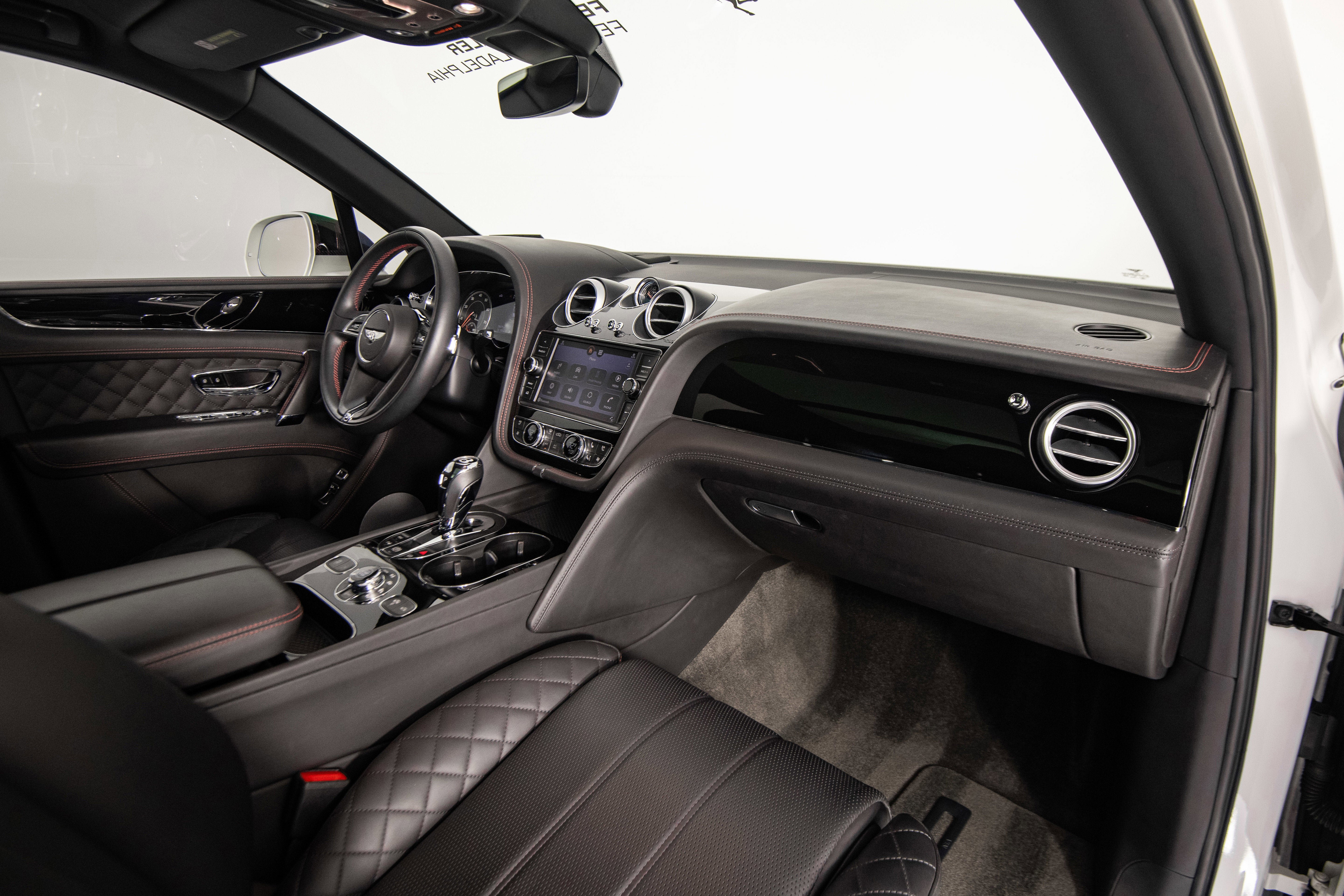 Used 2018 Bentley Bentayga image 16