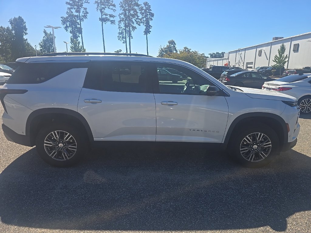 Used 2024 Chevrolet Traverse LT w/ Enhanced Driving Package FWD image 4