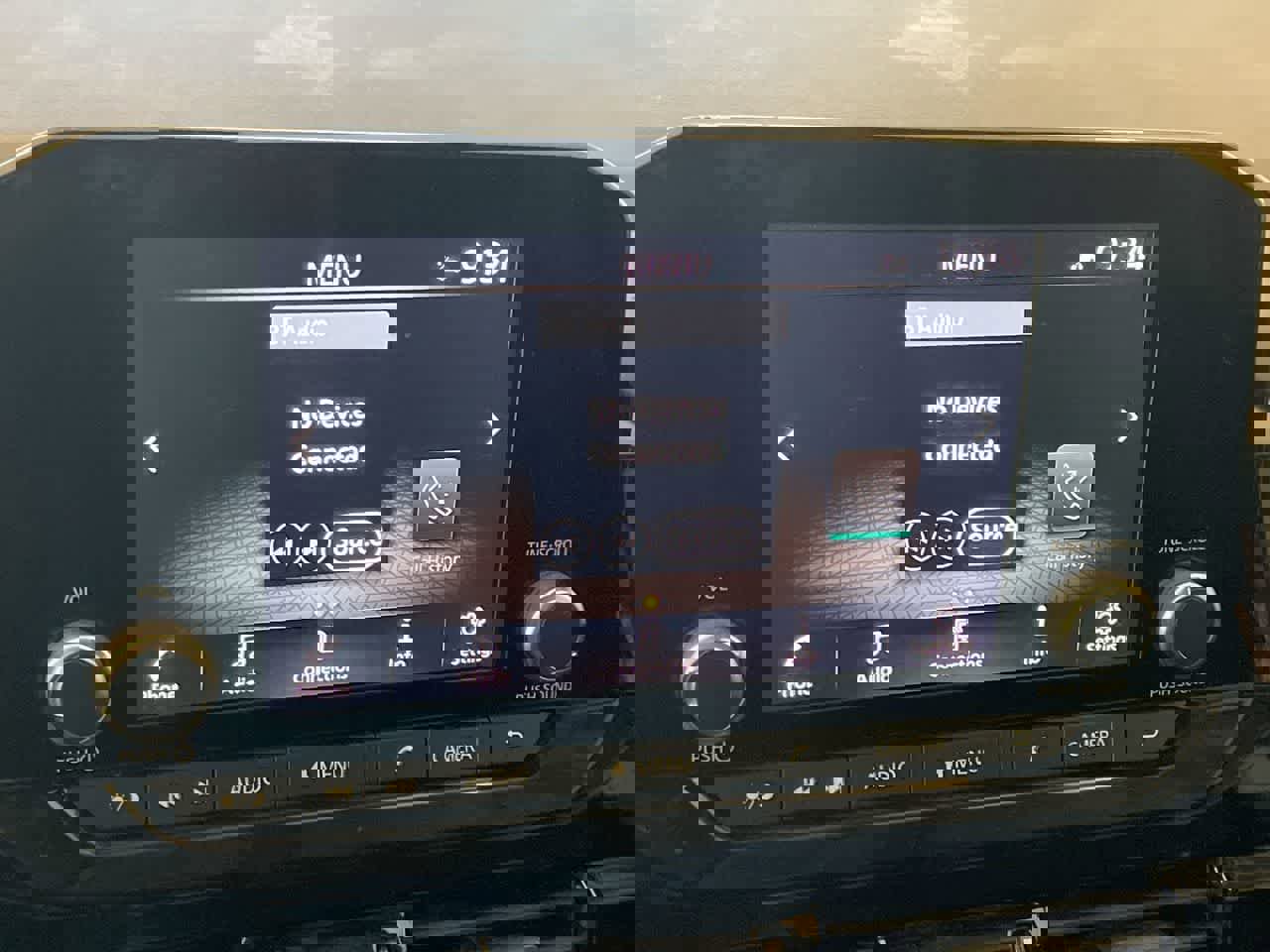 Used 2022 Nissan Pathfinder SV image 16