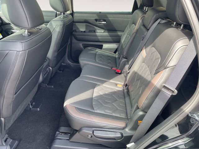 New 2026 Nissan Pathfinder Platinum image 13