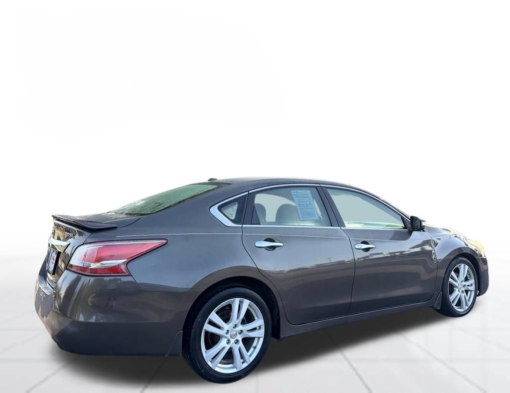 Used 2013 Nissan Altima 3.5 SL w/ Technology Pkg FWD image 6