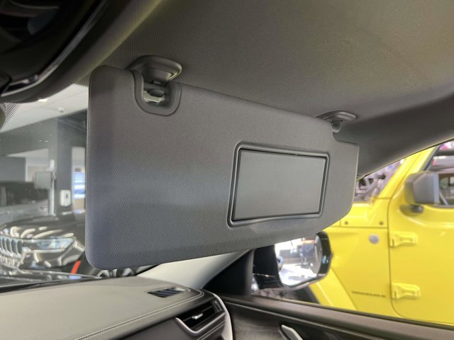 Used 2023 Jeep Grand Cherokee Limited image 31