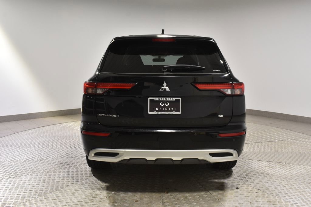 Used 2024 Mitsubishi Outlander SE Black Edition image 4