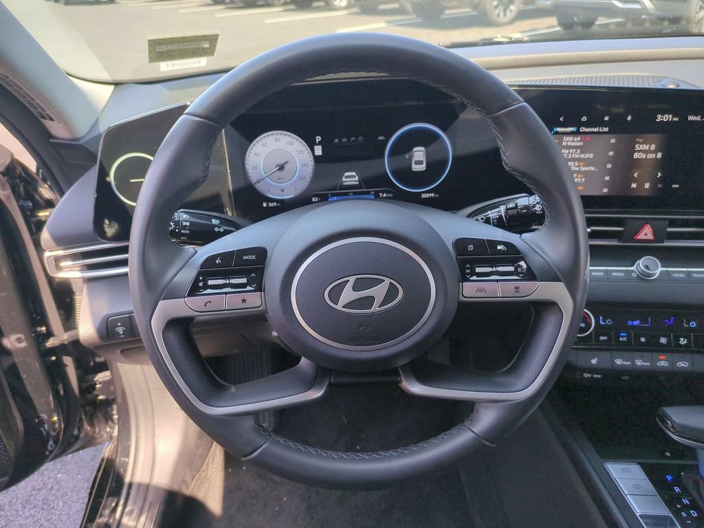 Used 2025 Hyundai Elantra SEL FWD image 23