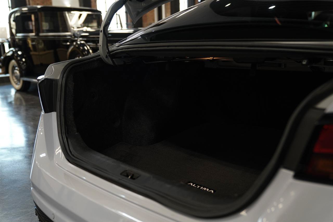 Used 2024 Nissan Altima 2.0 SR FWD image 19