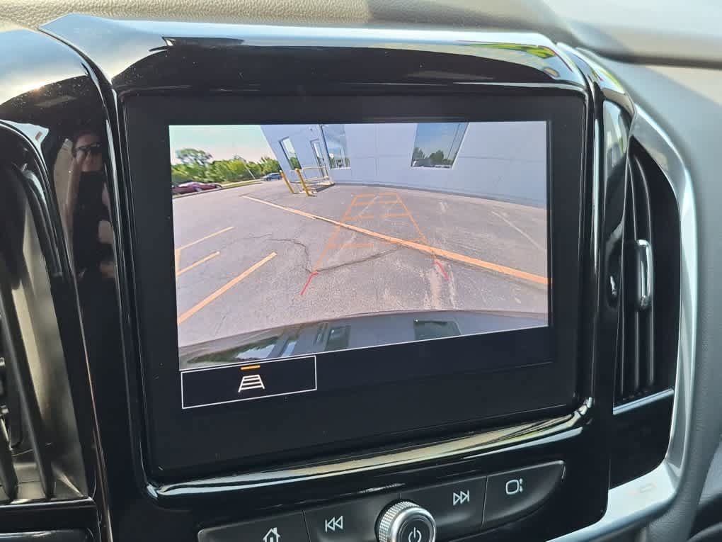 Used 2023 Chevrolet Traverse LT FWD image 16
