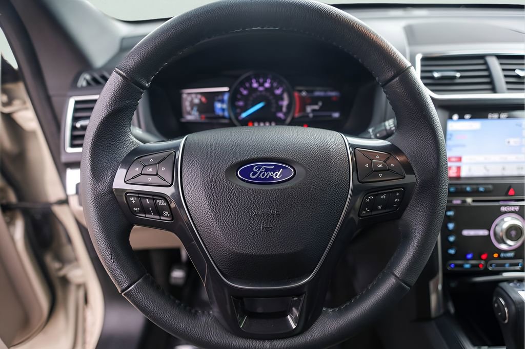 Used 2018 Ford Explorer Limited w/ Equipment Group 301A FWD image 15