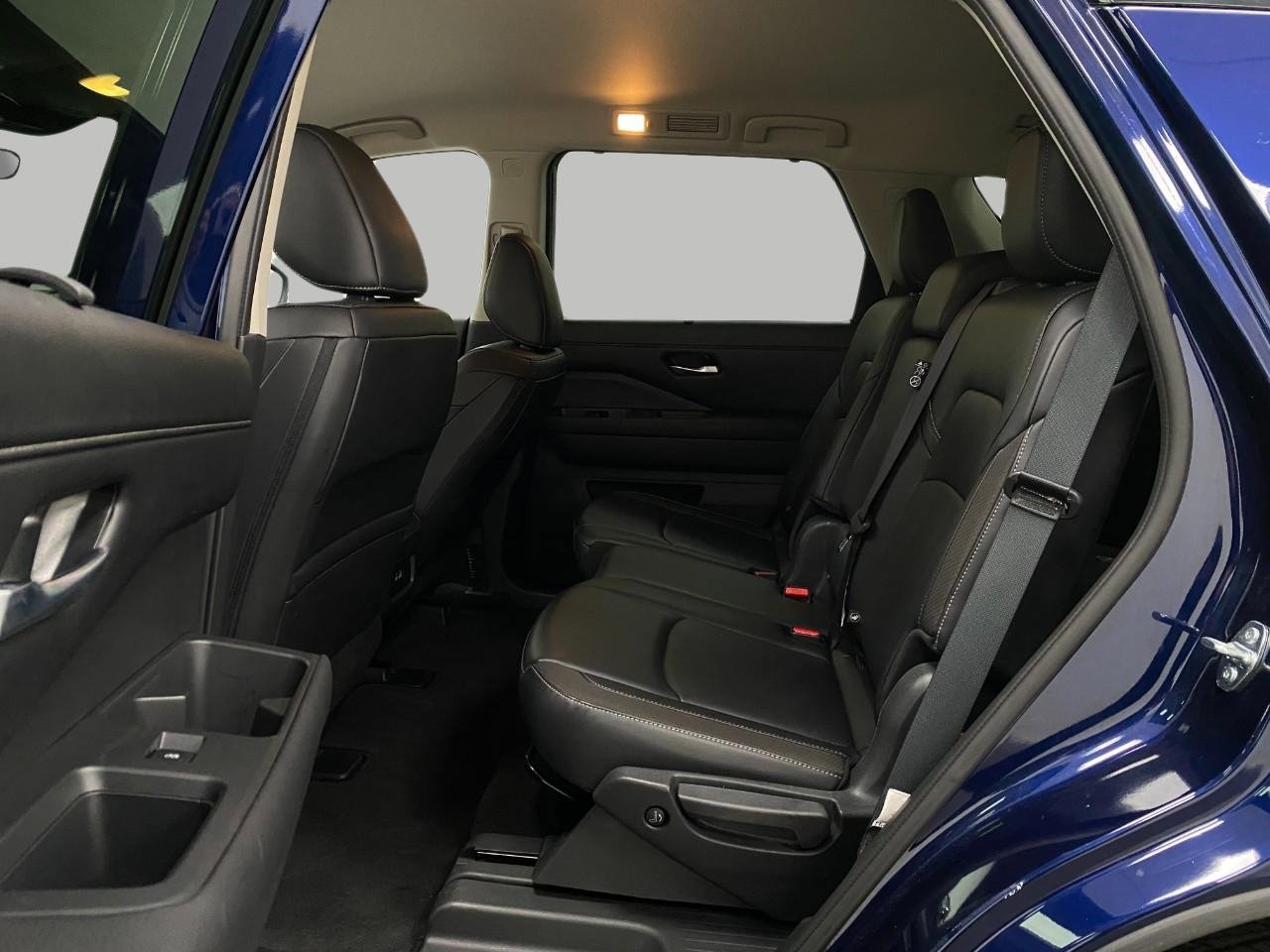 Used 2025 Nissan Pathfinder SL image 30