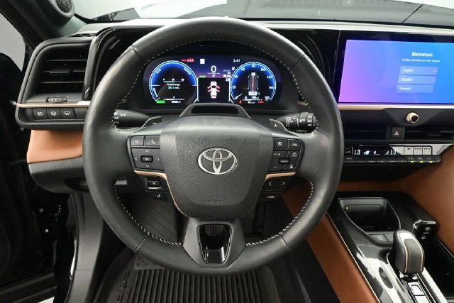 Used 2025 Toyota Crown Signia w/ Advanced Technology Package AWD/4WD image 7