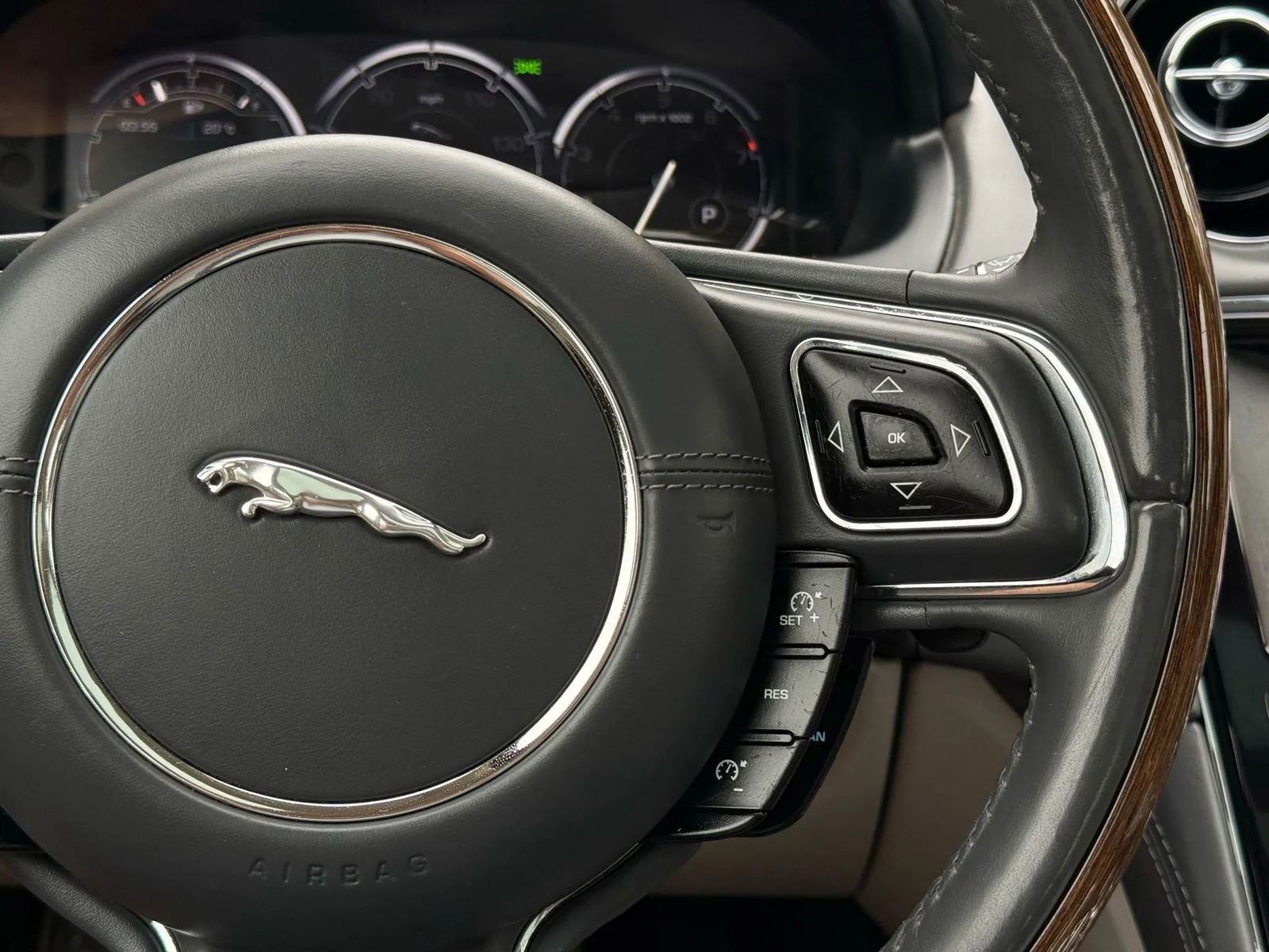 Used 2014 Jaguar XJ L Portfolio image 29