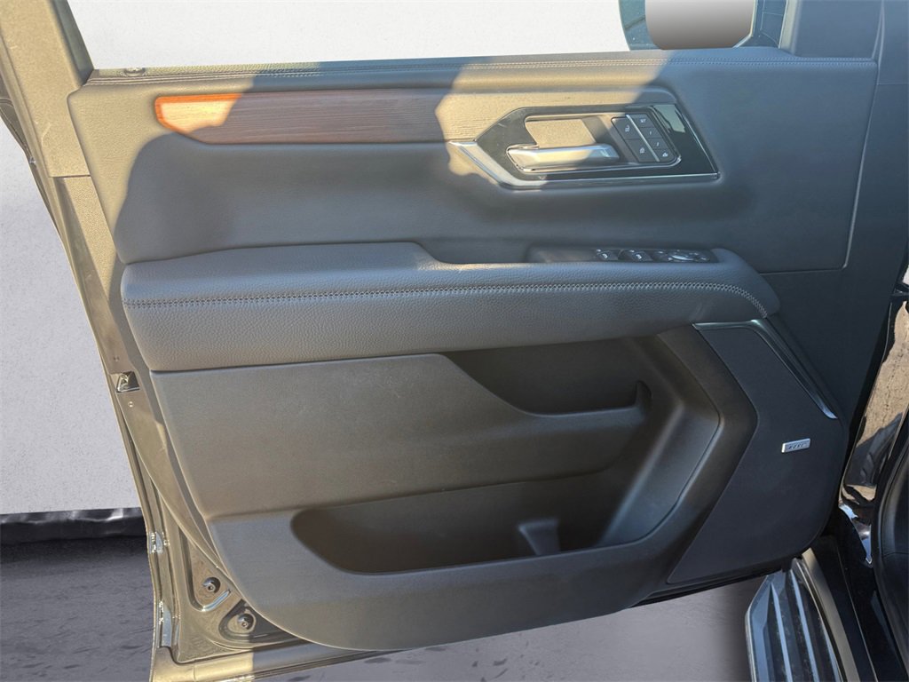 Used 2025 GMC Yukon Denali image 18