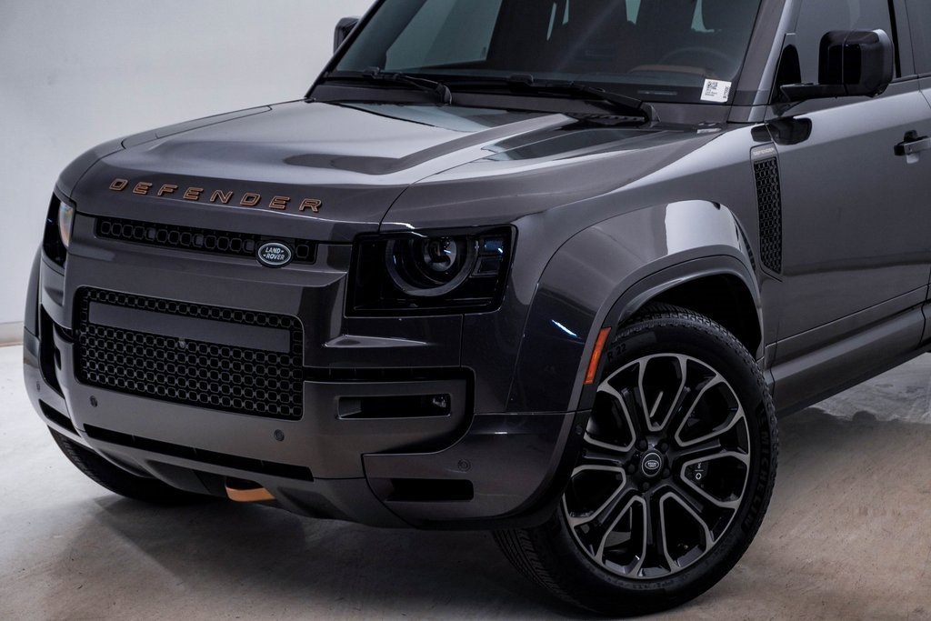 Used 2025 Land Rover Defender 110 image 4