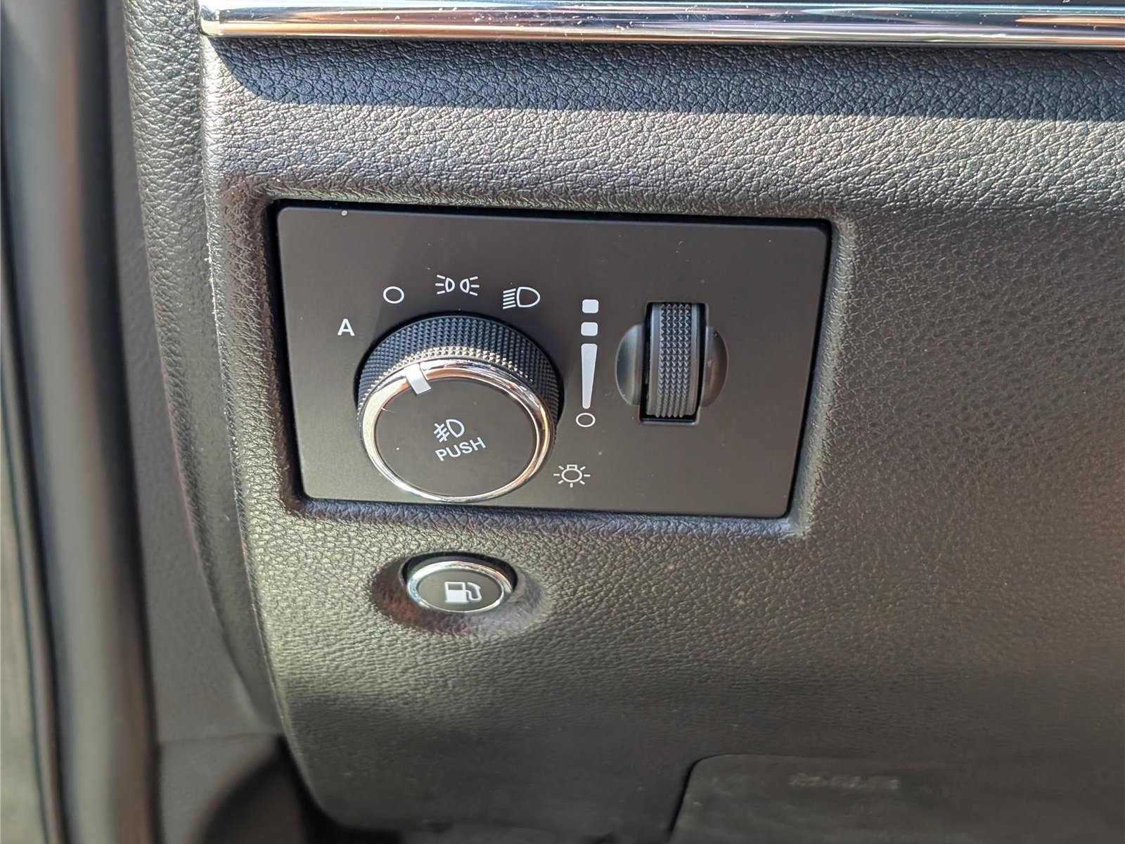 Used 2021 Jeep Grand Cherokee Limited AWD/4WD image 24