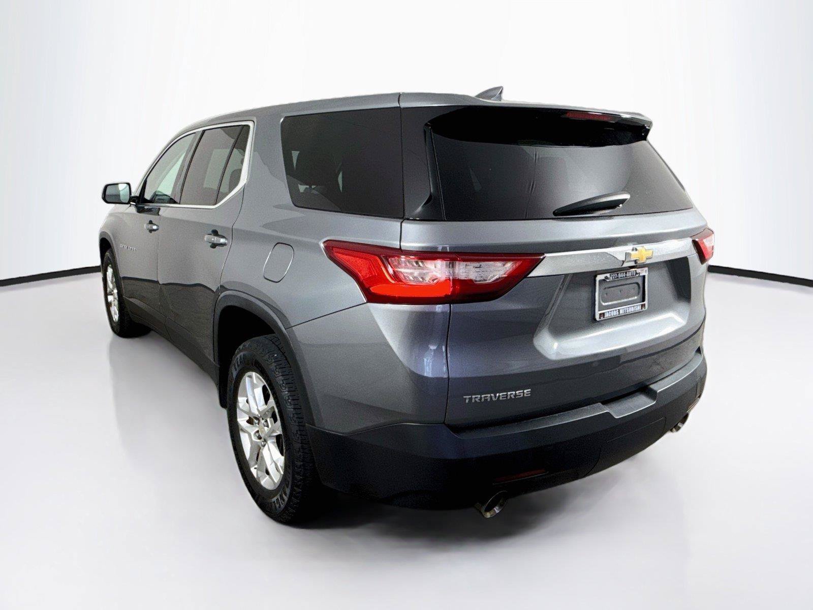 Used 2018 Chevrolet Traverse LS FWD image 2