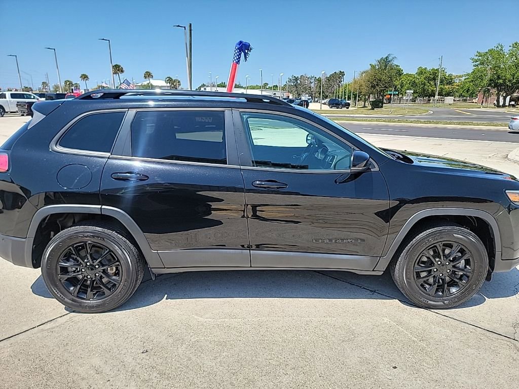 Used 2023 Jeep Cherokee Altitude Lux image 6