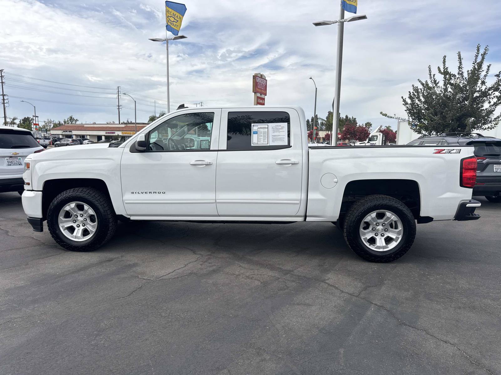 Used 2018 Chevrolet Silverado 1500 LT w/ All Star Edition AWD/4WD image 4