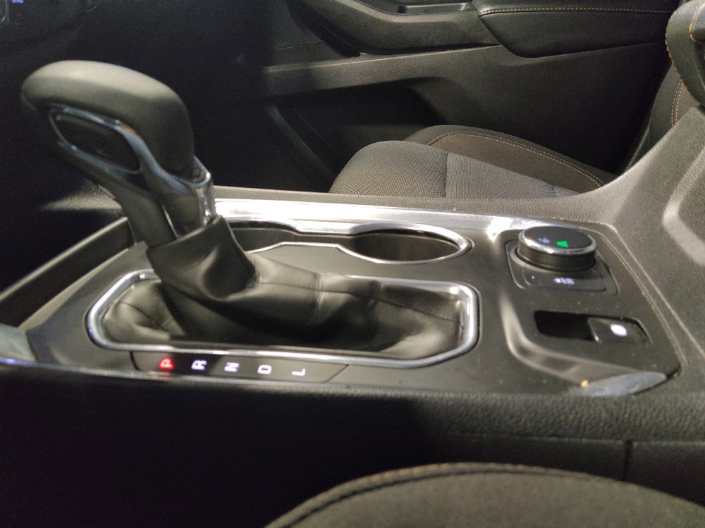 Used 2021 Chevrolet Traverse LS FWD image 26