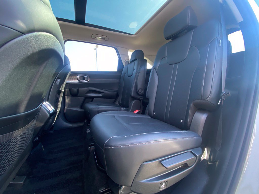 Certified 2025 Kia Sorento EX w/ EX Panoramic Sunroof Package FWD image 23