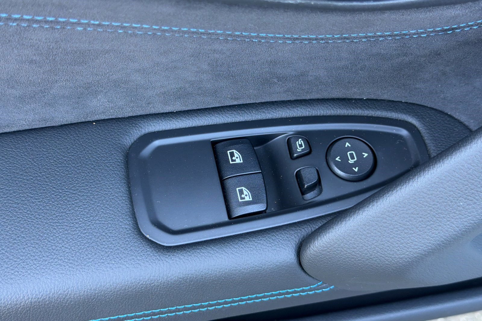 Used 2022 BMW Z4 M40i w/ Premium Package image 14