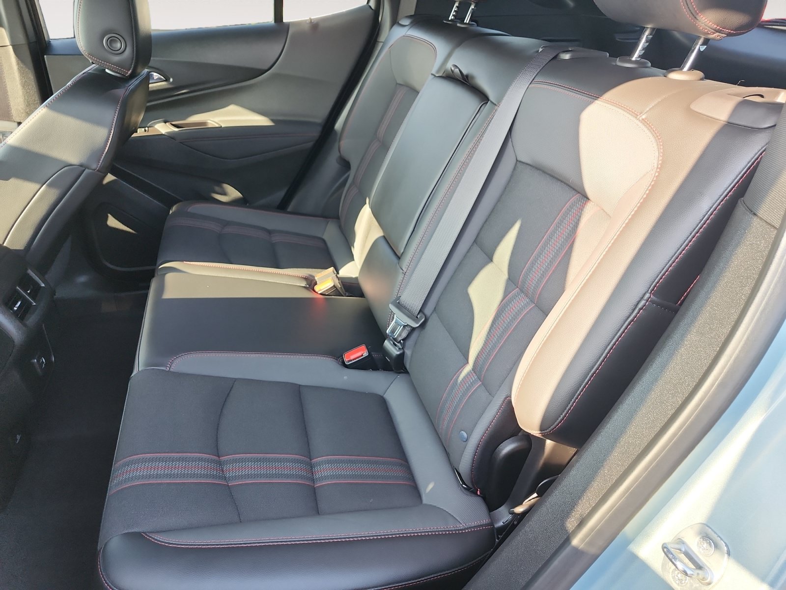Used 2022 Chevrolet Equinox RS w/ Infotainment Package FWD image 13