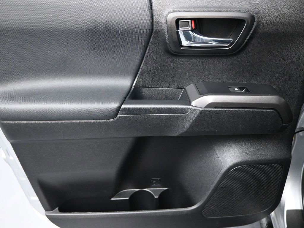 Used 2022 Toyota Tacoma TRD Off-Road image 24