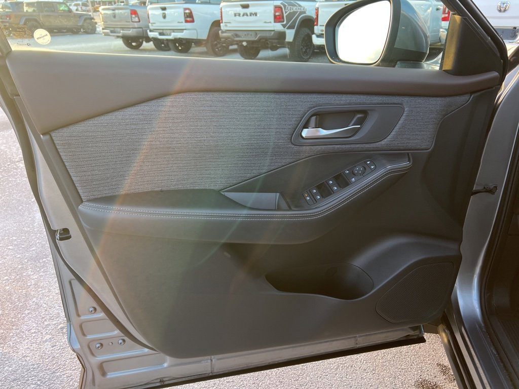 Used 2021 Nissan Rogue SV image 17