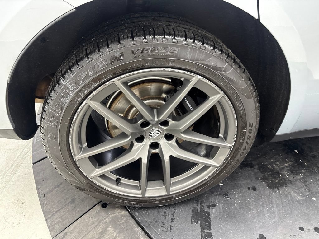 Certified 2024 Porsche Macan Turbo AWD/4WD image 16