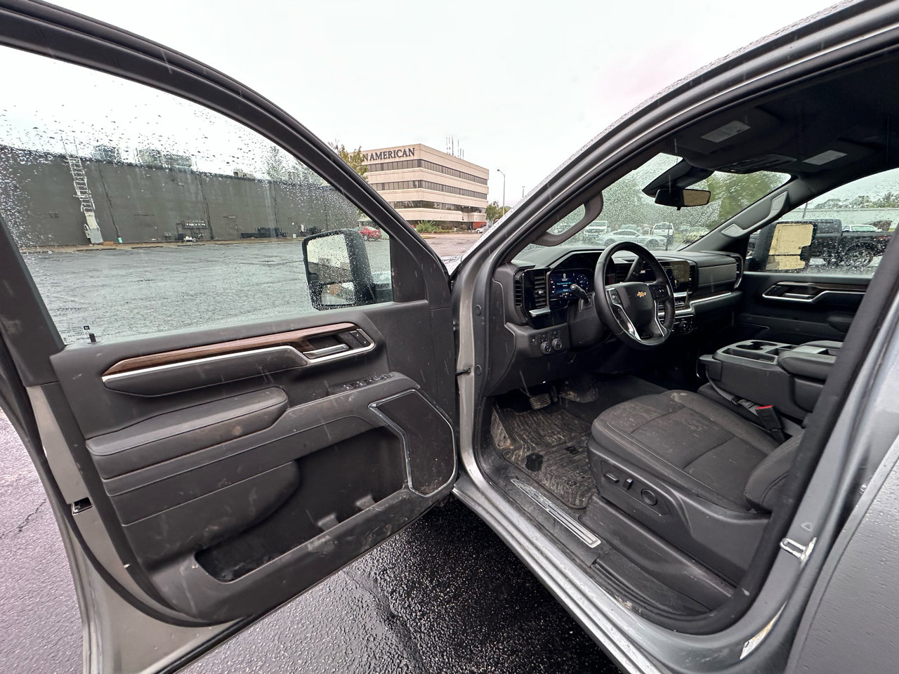 Used 2025 Chevrolet Silverado 2500 LT w/ Convenience Package image 8