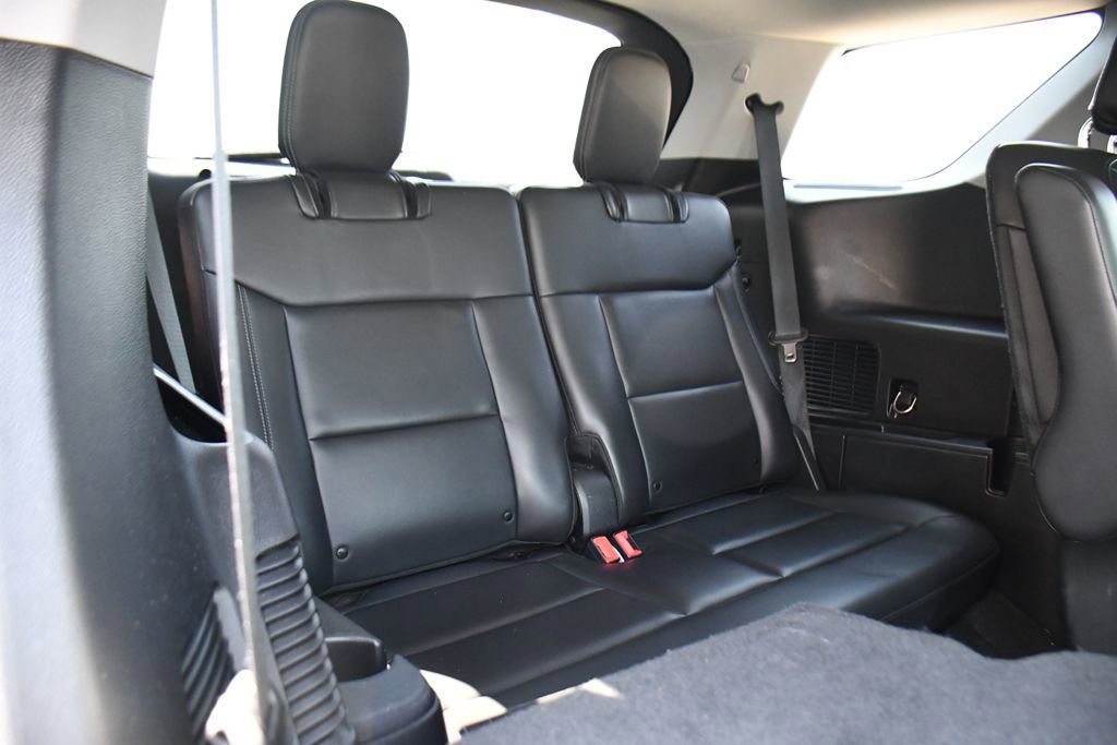 Used 2021 Ford Explorer XLT w/ Equipment Group 202A AWD/4WD image 19