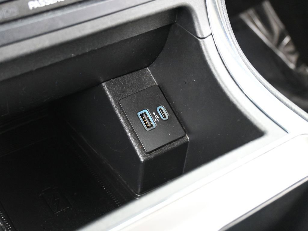 Used 2022 Ford Edge Titanium image 27