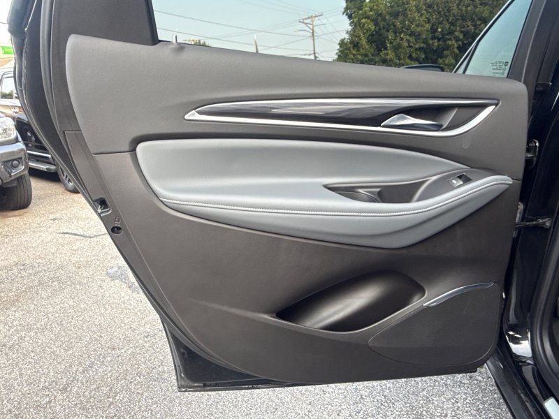 Used 2019 Buick Enclave Essence AWD/4WD image 13