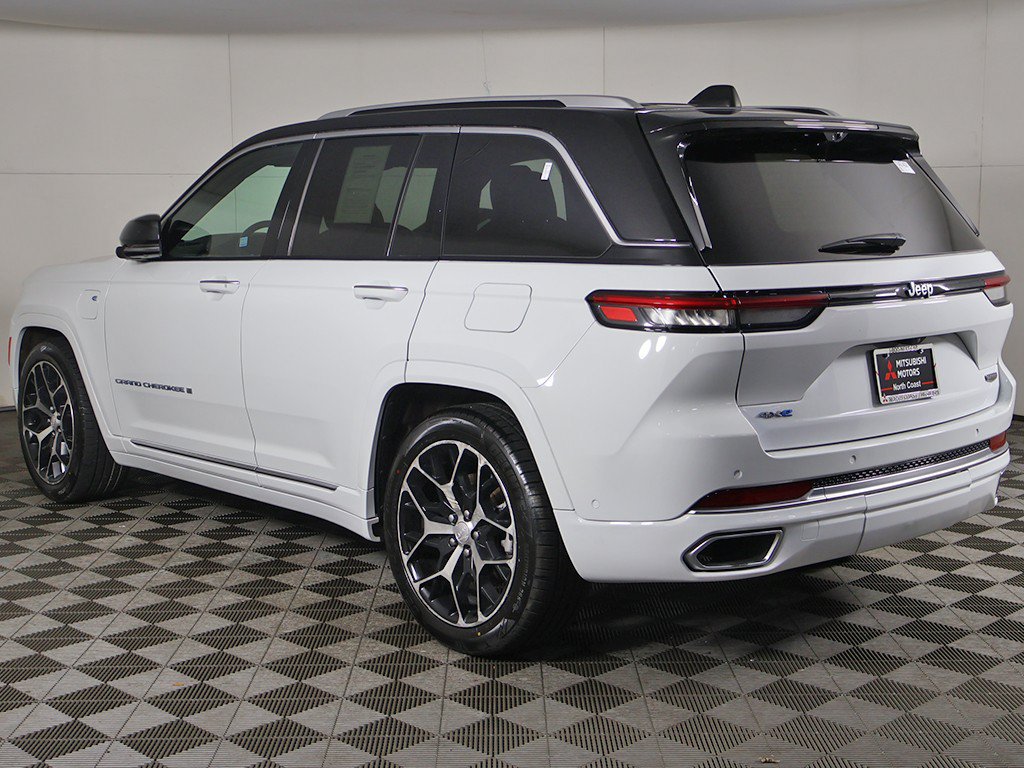 Used 2022 Jeep Grand Cherokee Summit AWD/4WD image 12